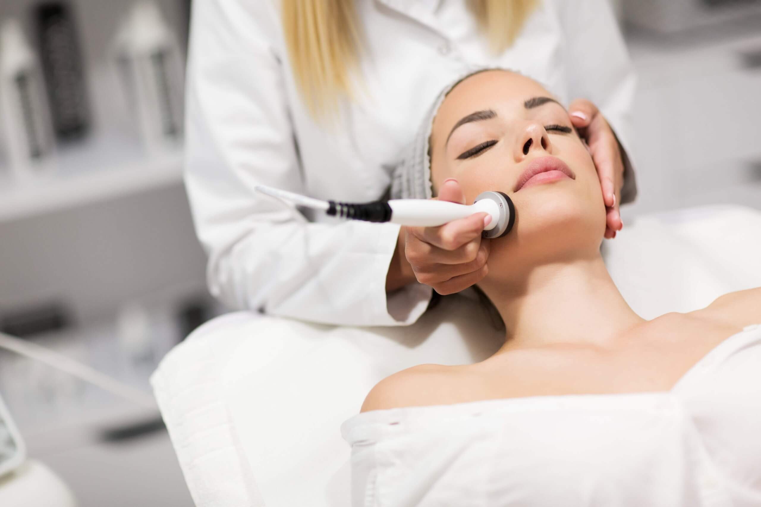 A nurse doing HydraFacial treatment of women in Philadelphia